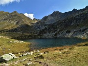 31 Lago grande (2030 m) con vista su Cima Cadelle e Valle-Bocchetta-Cima dei lupi a sx